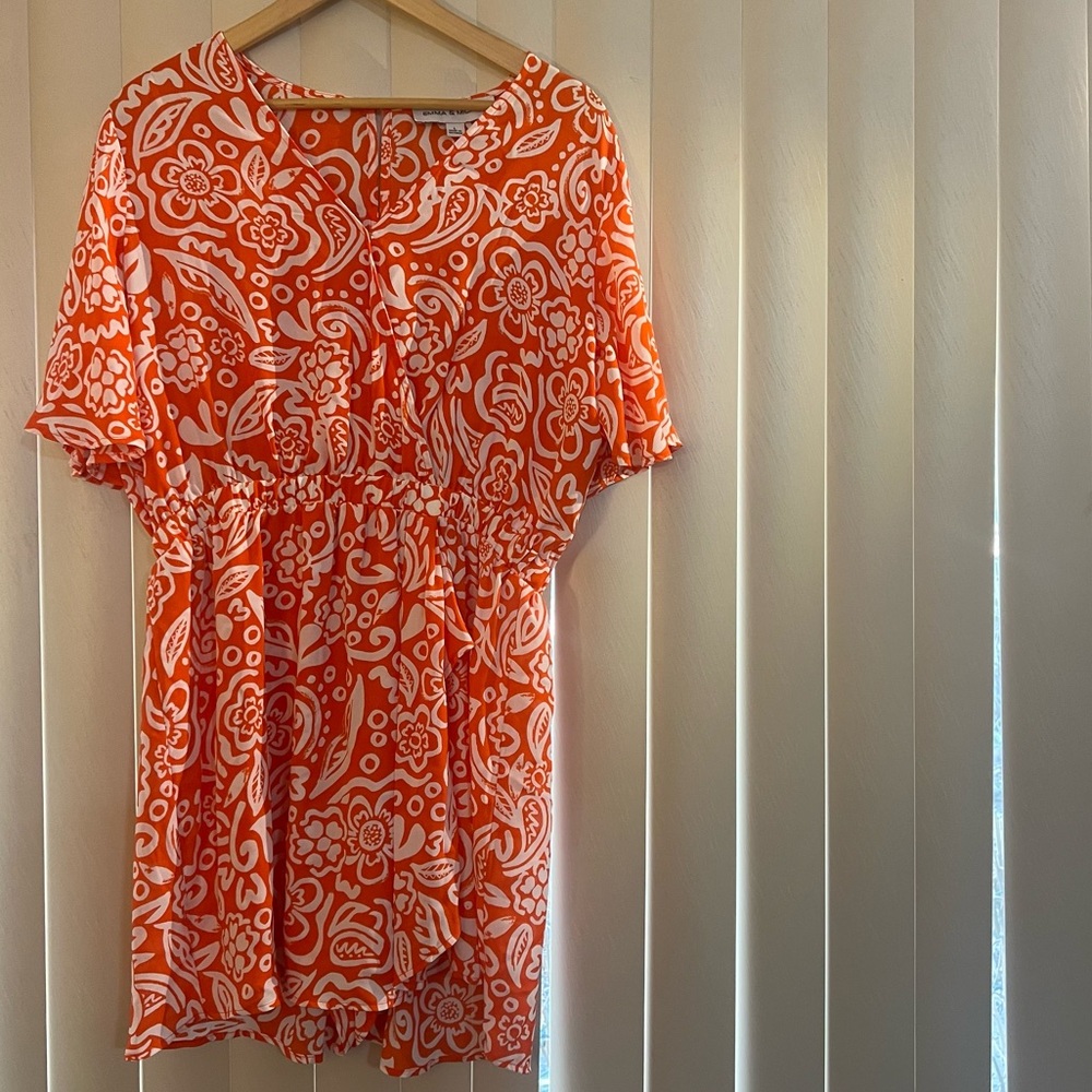 🆕 NWT Emma & Michele Orange Floral Romper – Size L